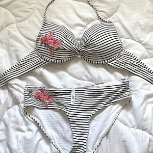 | La Vie en Rose || Bikini|